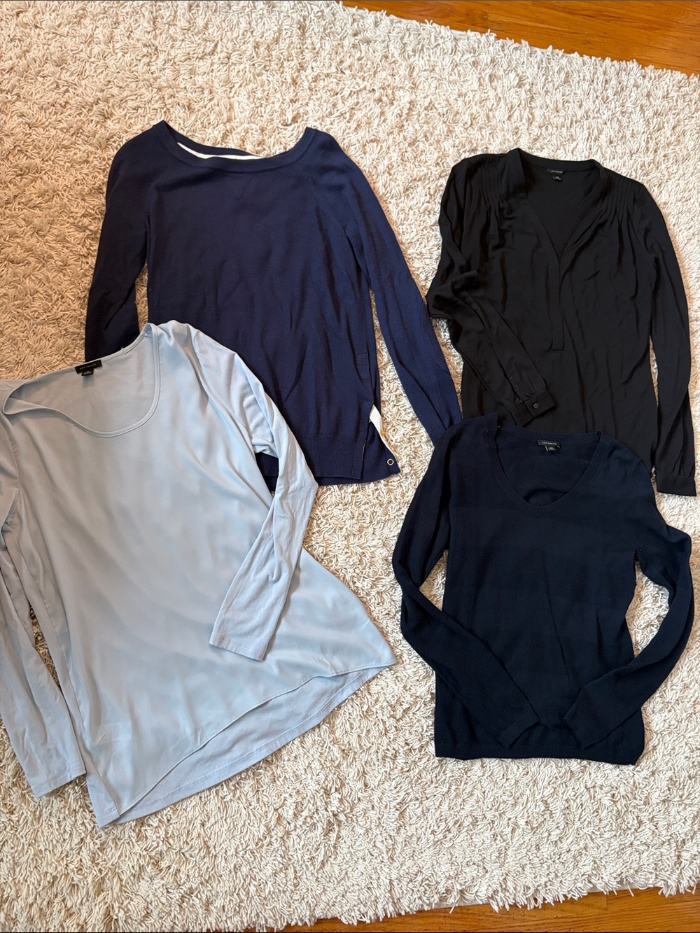 Bundle of 4 long sleeve XS women’s tops